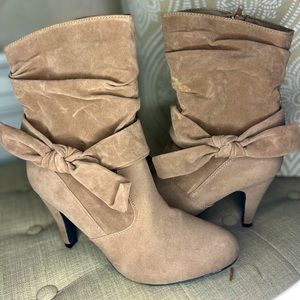 Venus high heel boots/ size 9.5